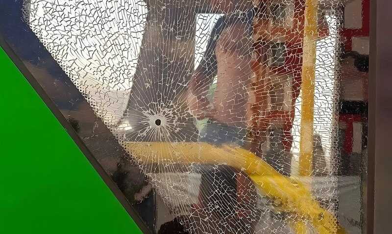 В Екатеринбурге обстреляли два пассажирских автобуса: есть пострадавшие