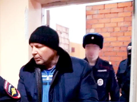 Юрий Пичугин под конвоем, 20.02.2017, Сыктывкар dkikqiuhihhkmp